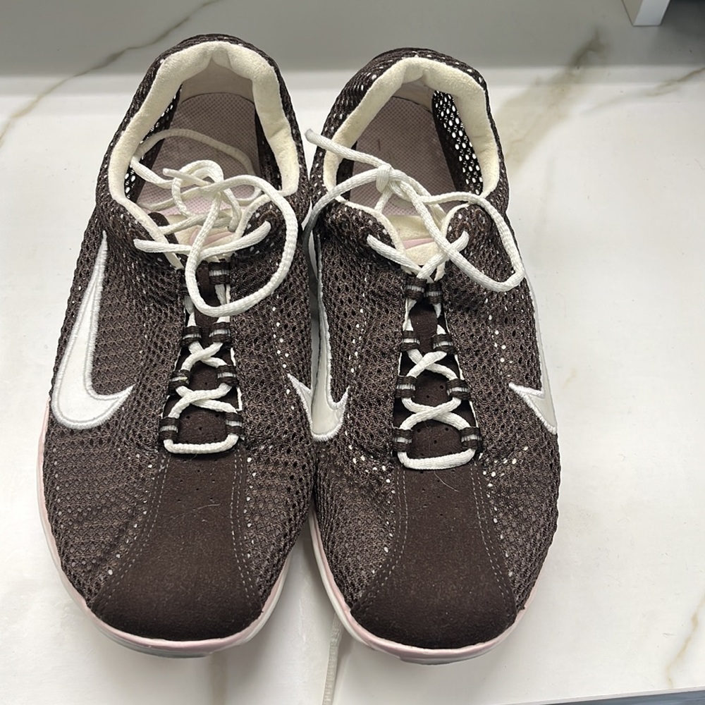 Worn once. Nike brown mesh lightweight sneakers with white swoosh and pink - Picture 4 of 9